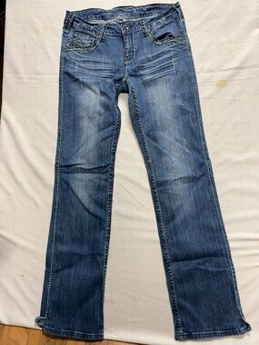 Cowgirl Tuff Co Women's Blue Jeans Embellished Pockets Whiskered Medium Wash.
